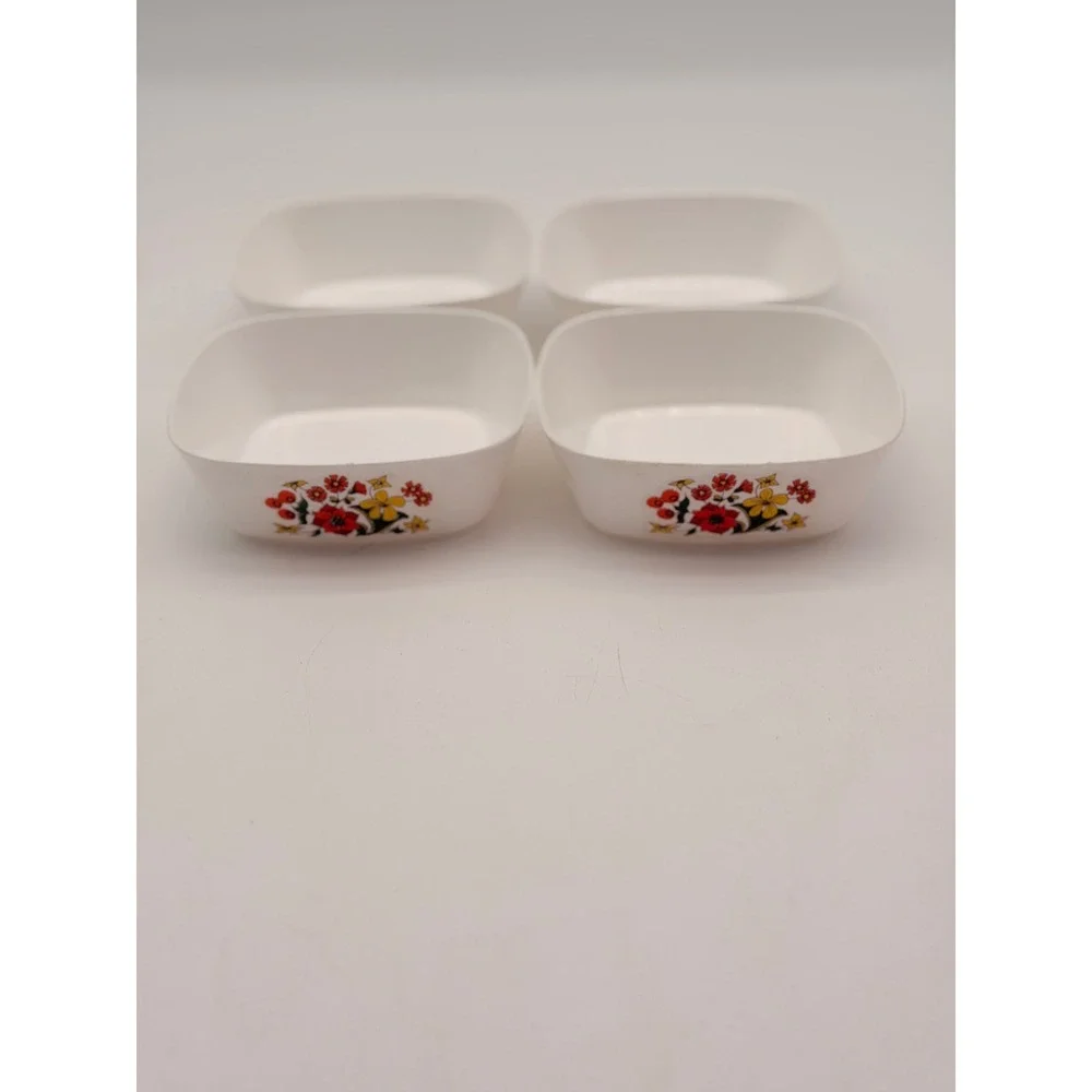 Dawn Garfield NJ Vintage Set of 4 Small Square White Floral Plastic Bowls 1970s